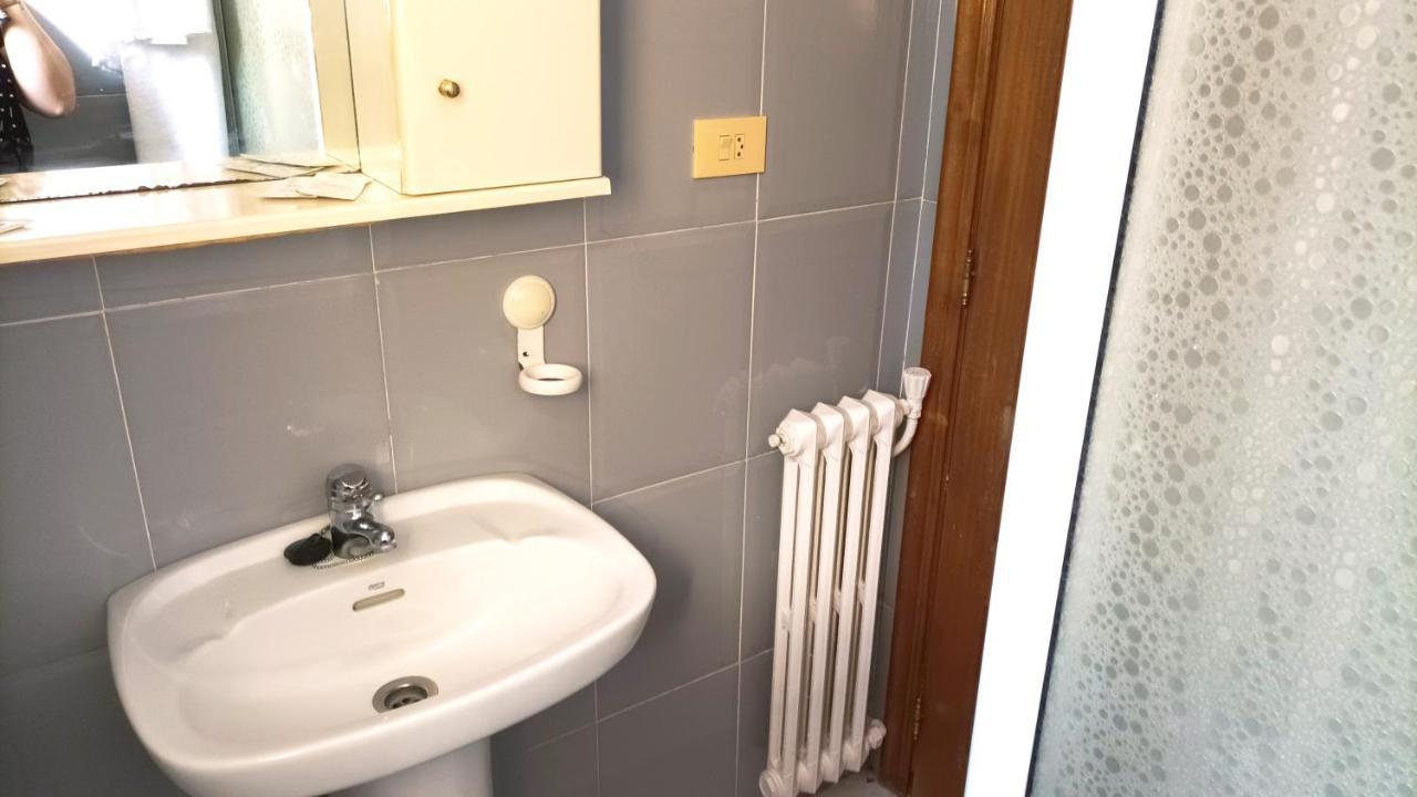 Garden Lodge Hostal Evencio Ribadavia Exterior foto
