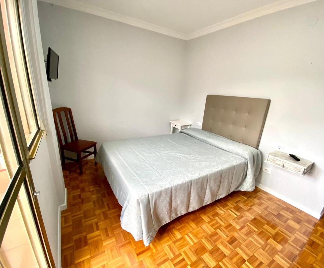 Garden Lodge Hostal Evencio Ribadavia Exterior foto